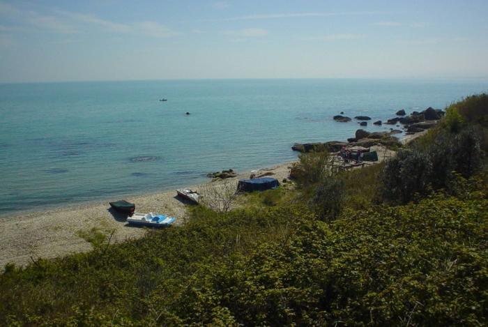 Abbattimento Magazzini abusivi dei Pescatori con Miniescavatori