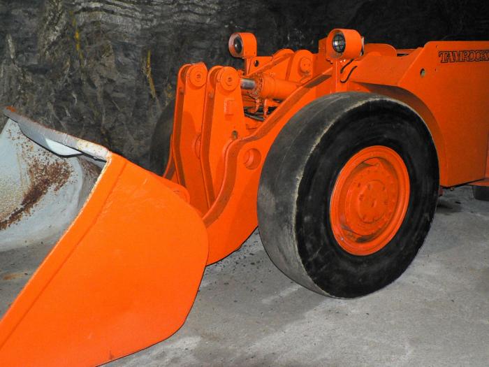 Pala per sottosuolo, Tamrock Toro 200D