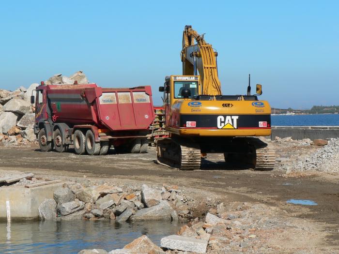 Iveco Eurotrakker 440 + Cat 325C LN.
