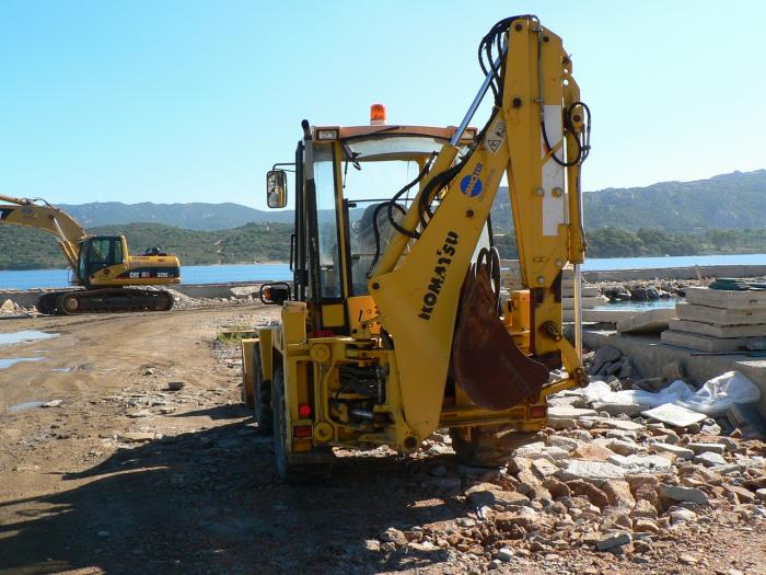 Komatsu WB92A + Cat 325C LN