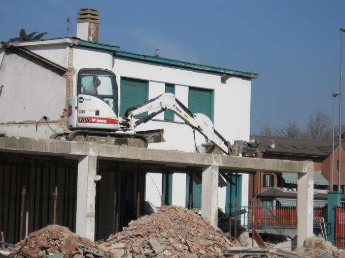demolizione a Giussano