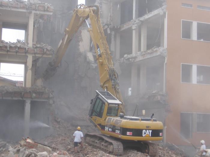 demolizione a Paina di Giussano