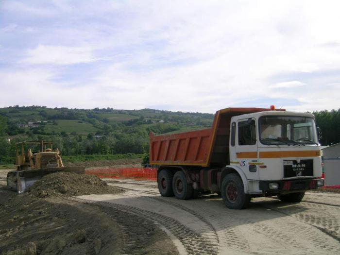 Man 33.320 e Cat D8H