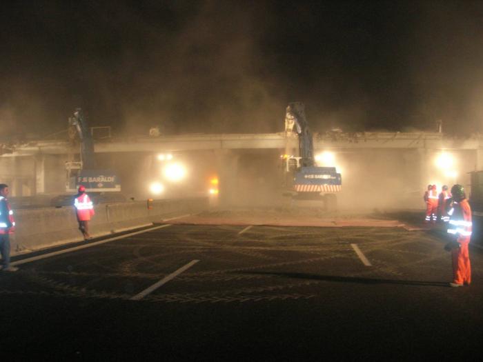 demolizione cavalcavia