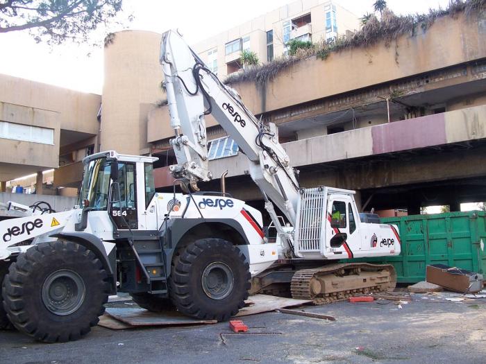 Daewoo 330 e liebher 564 gia' sul posto