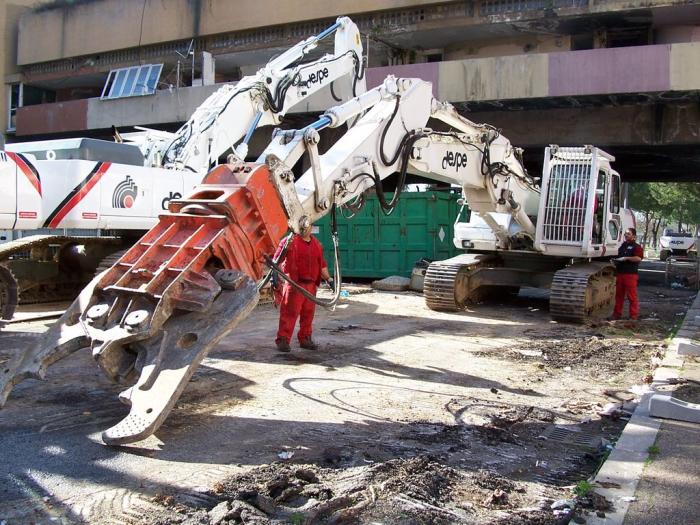 Montaggio pinza sul daewoo 330