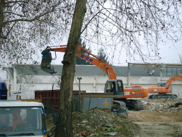 demolizione laboratori I.T.I.S.  EX235