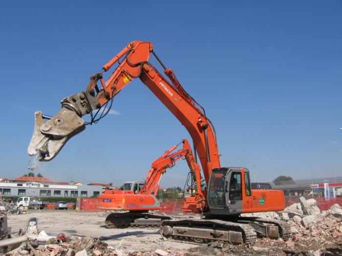 Hitachi Zaxis 350LCN con pinza
