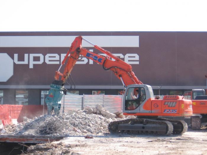 Fiat Kobelco E235 con frantumatore