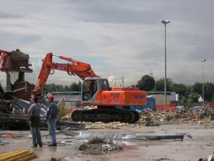 Fiat Kobelco E235 con frantumatore