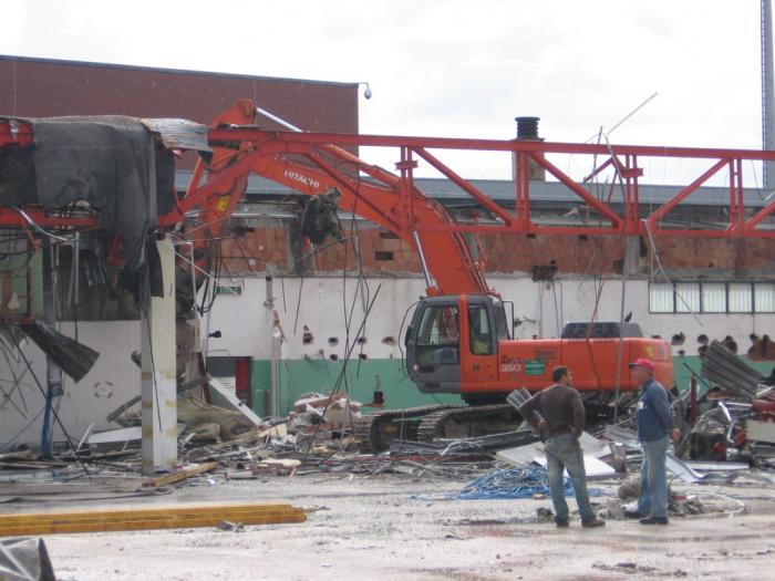 Hitachi Zaxis 350LCN con pinza