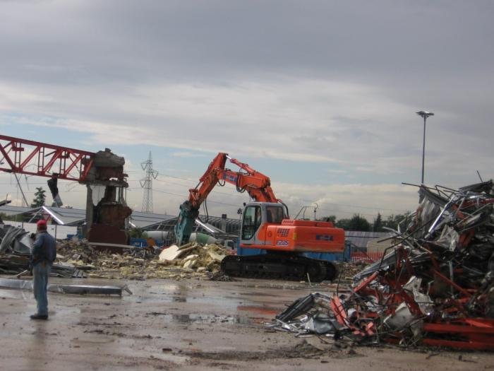 Fiat Kobelco E235 con frantumatore