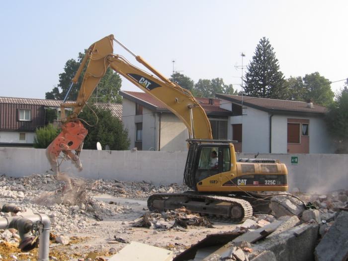 Caterpilar 325C LN con frantumatore