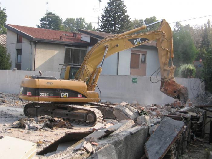 Caterpilar 325C LN con frantumatore