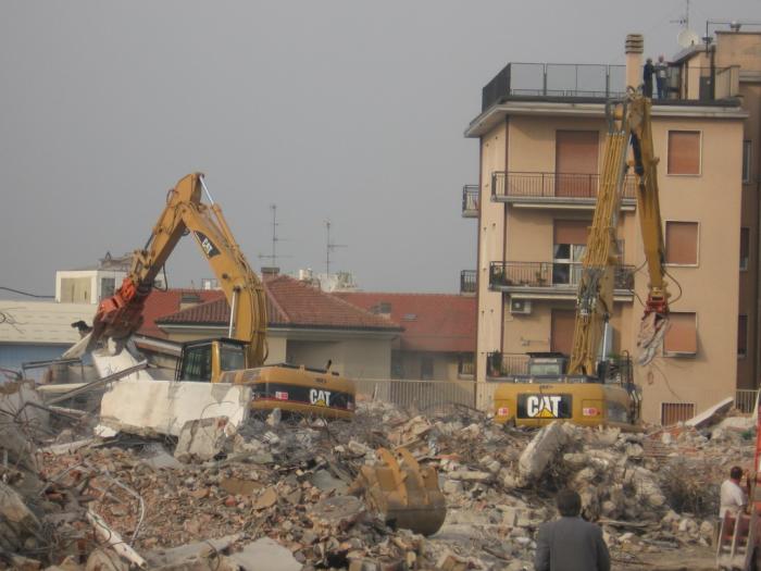 demolizione in corso