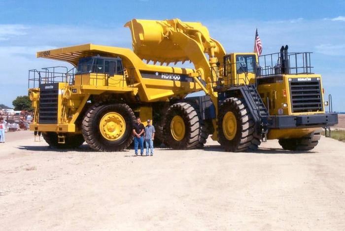 Komatsu hd vs komatsu wa 900