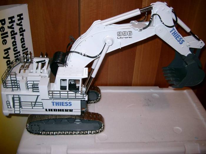 liebherr r 996