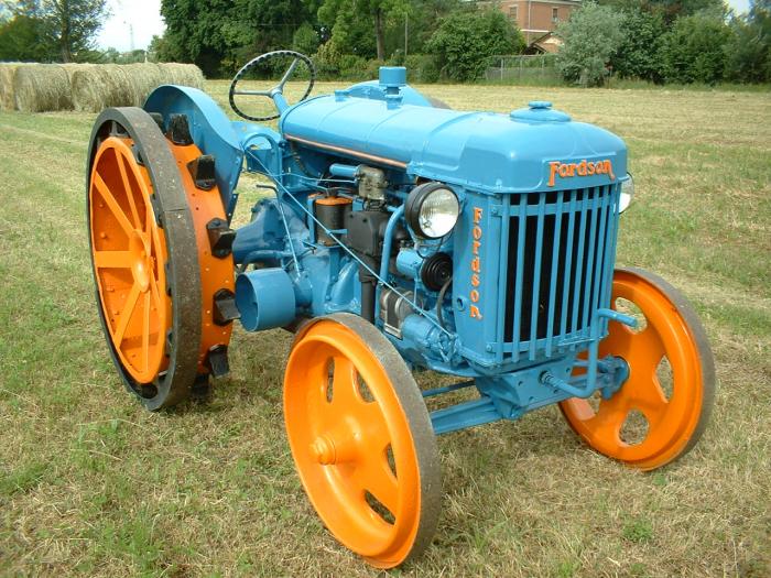 Fordson E27N a petrolio