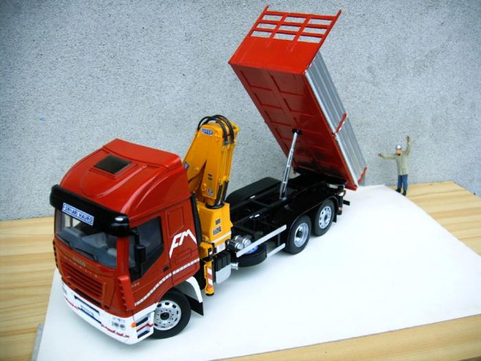 Stralis con gru Effer  1:32