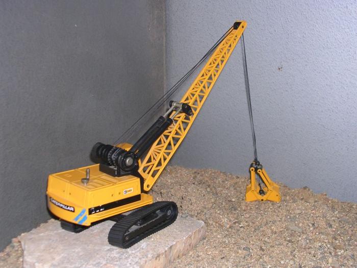 cat 225 cravler crane?