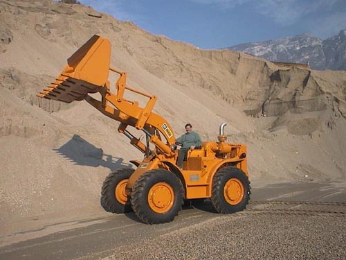 Pala gommata Cat 944 anno 1960