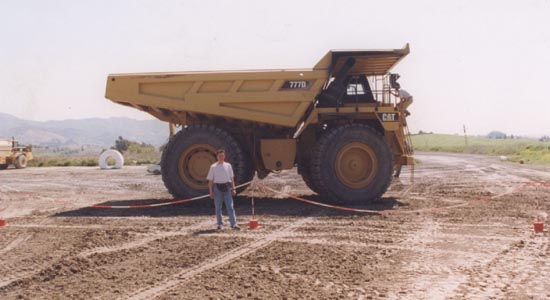 Dumper Cat 777