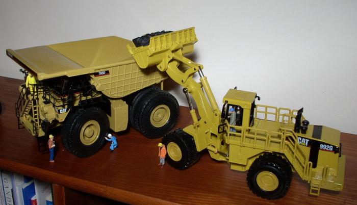 CAT 793 D  - CAT 992 G