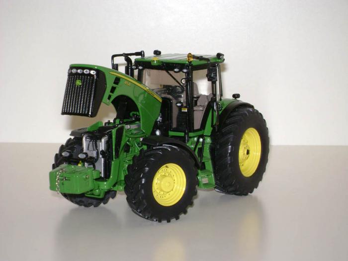 John Deere 8530 cofano e portiera aperti