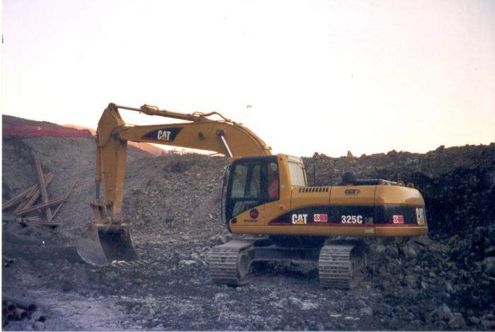 cat 325