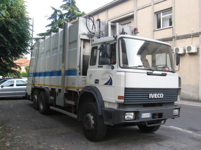 Iveco 190-26 con compattaore Comecol Santamaria Trasporti