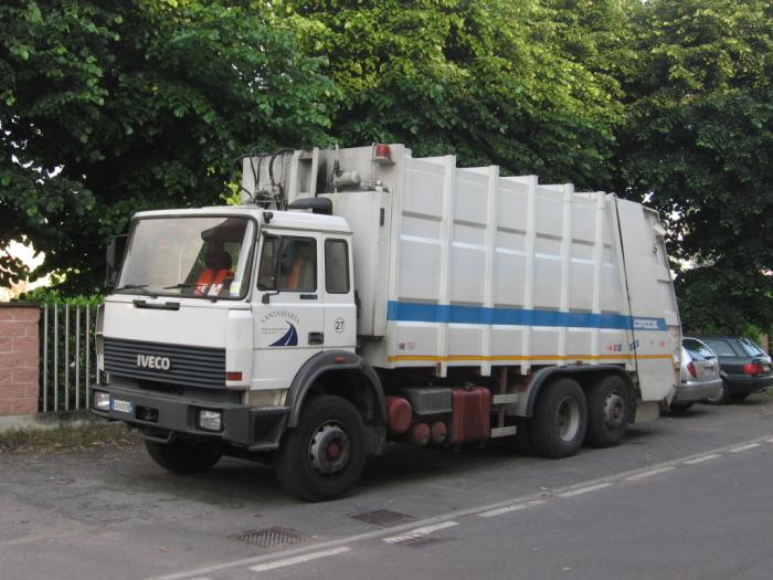 Iveco 190-26 con compattaore Comecol Santamaria Trasporti