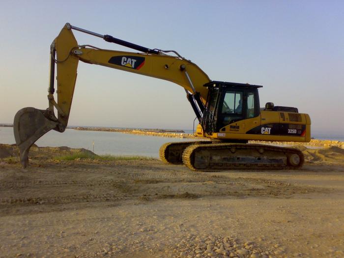 CAT 325D