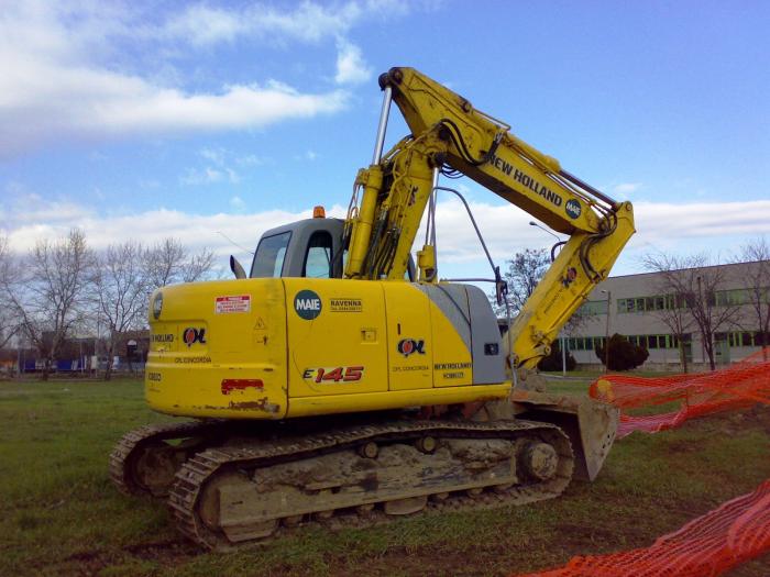 New Holland E145