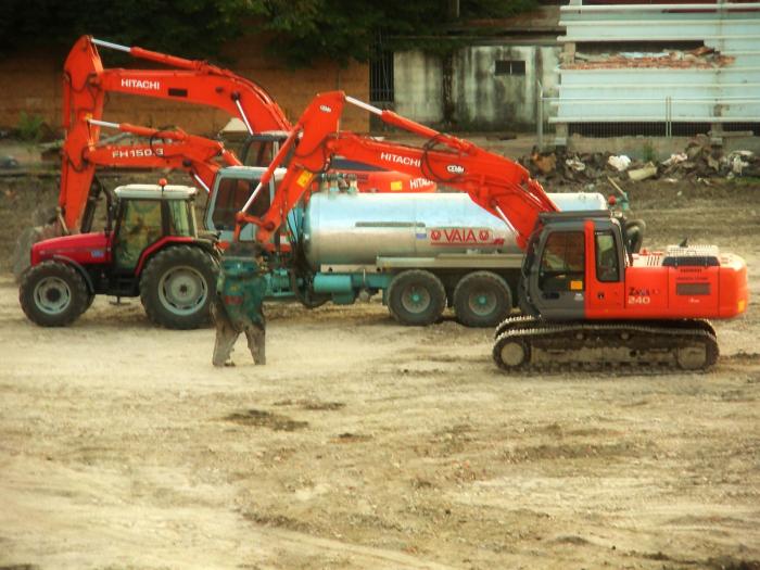 Mezzi Hitachi per demolizione