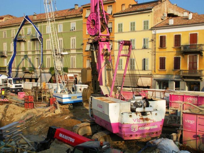 Mega escavatore Vipp Casagrande benna mordente