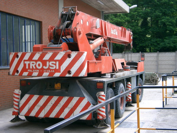 Trojsi by Cranes Italia
