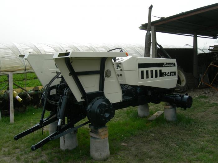 Lamborghini 654DT in manutenzione