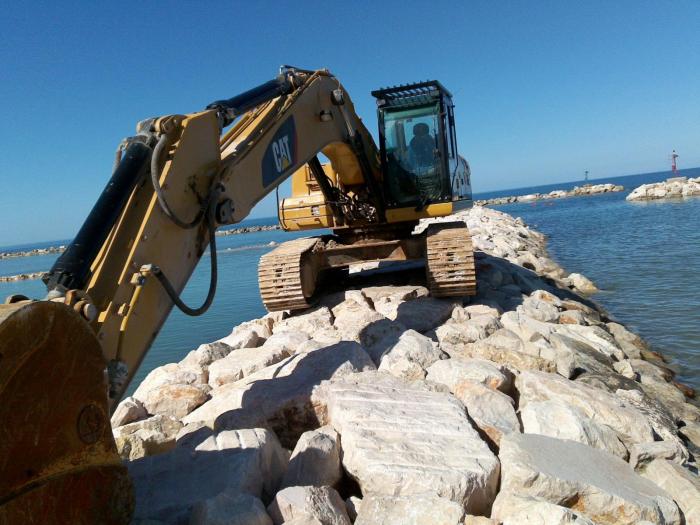 CAT 323
