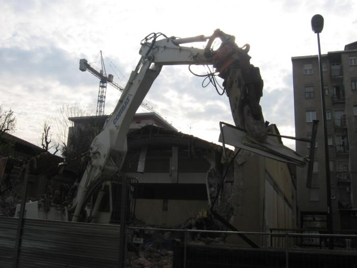 Demolizione a Sesto S.Giovanni Corbat