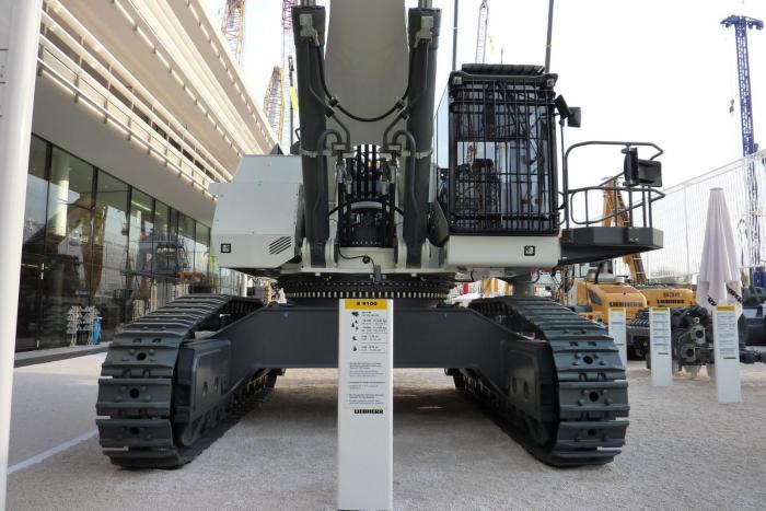 Liebherr R9100