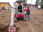 Giada alla guida con un mini TAKEUCHI
