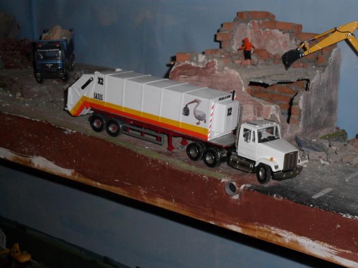 SEMI RIMORCHIO CON COMPATTATORE DELLA  SATES 