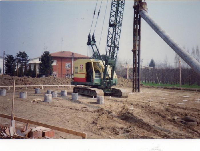 RB22 Infissione pali centrifugati da mt. 14  