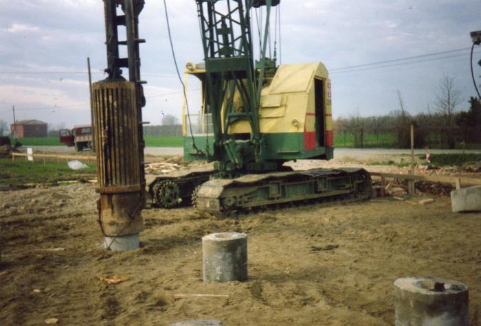 Ruston Bucyrus 22RB  carro modificato a larghezza variabile infissione pali per fondazione fabbricato anni '90