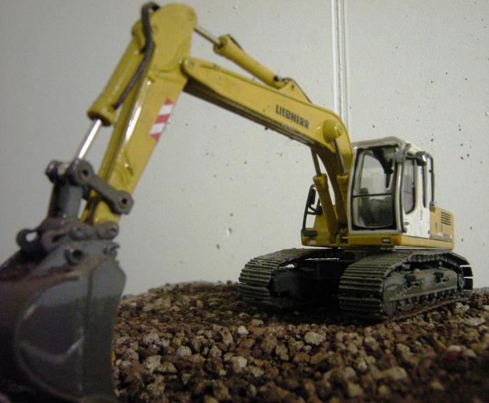 ESCAVATORE AL LAVORO