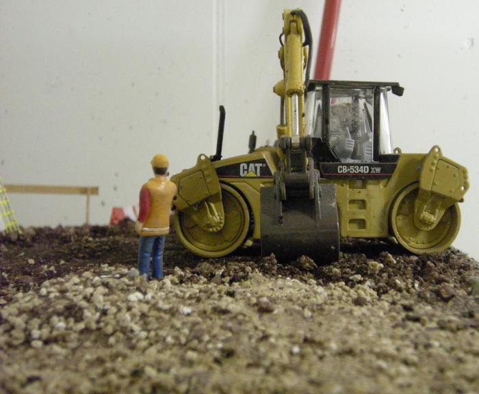 ESCAVATORE IN MOVIMENTO