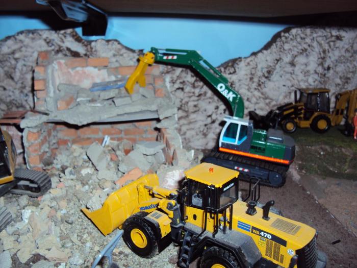 DEMOLIZIONE DI UNA CASA 