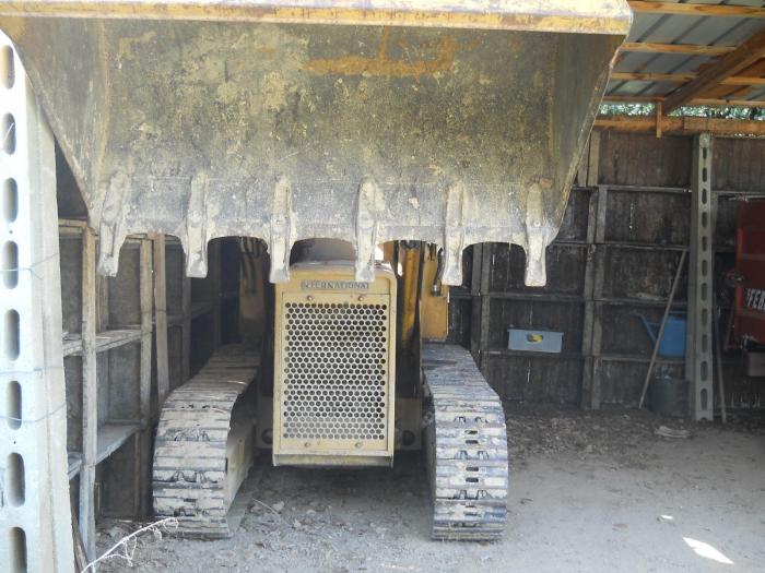 international IH 125 B2