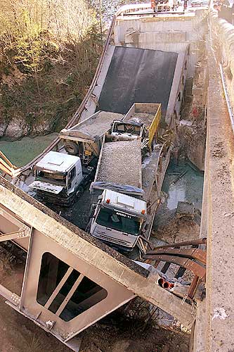 ponte crollato durante il collaudo