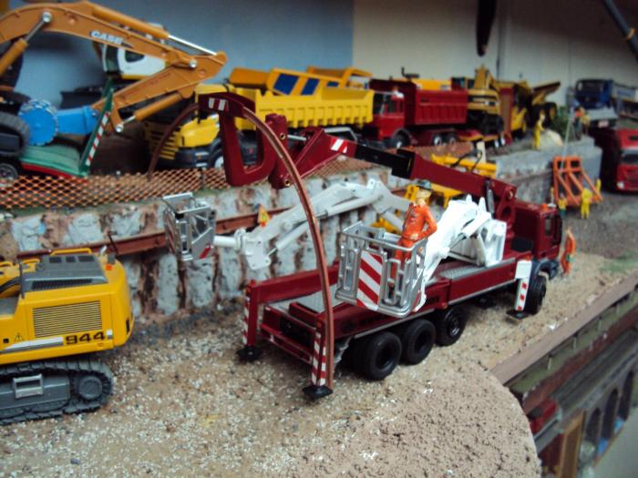 ATTREZATURA PER MONTAGGIO 
TRAVI PER GALLERIE